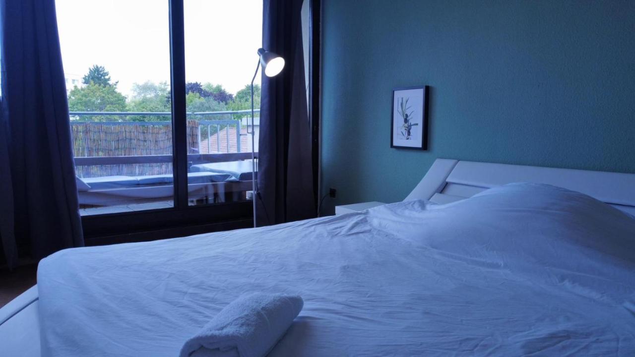 Budget Suite Mit Balkon - Privatzimmer In Wohnung - Netflix & Minibar Inklusive Koblenz  Exterior photo