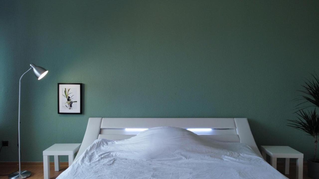 Budget Suite Mit Balkon - Privatzimmer In Wohnung - Netflix & Minibar Inklusive Koblenz  Exterior photo